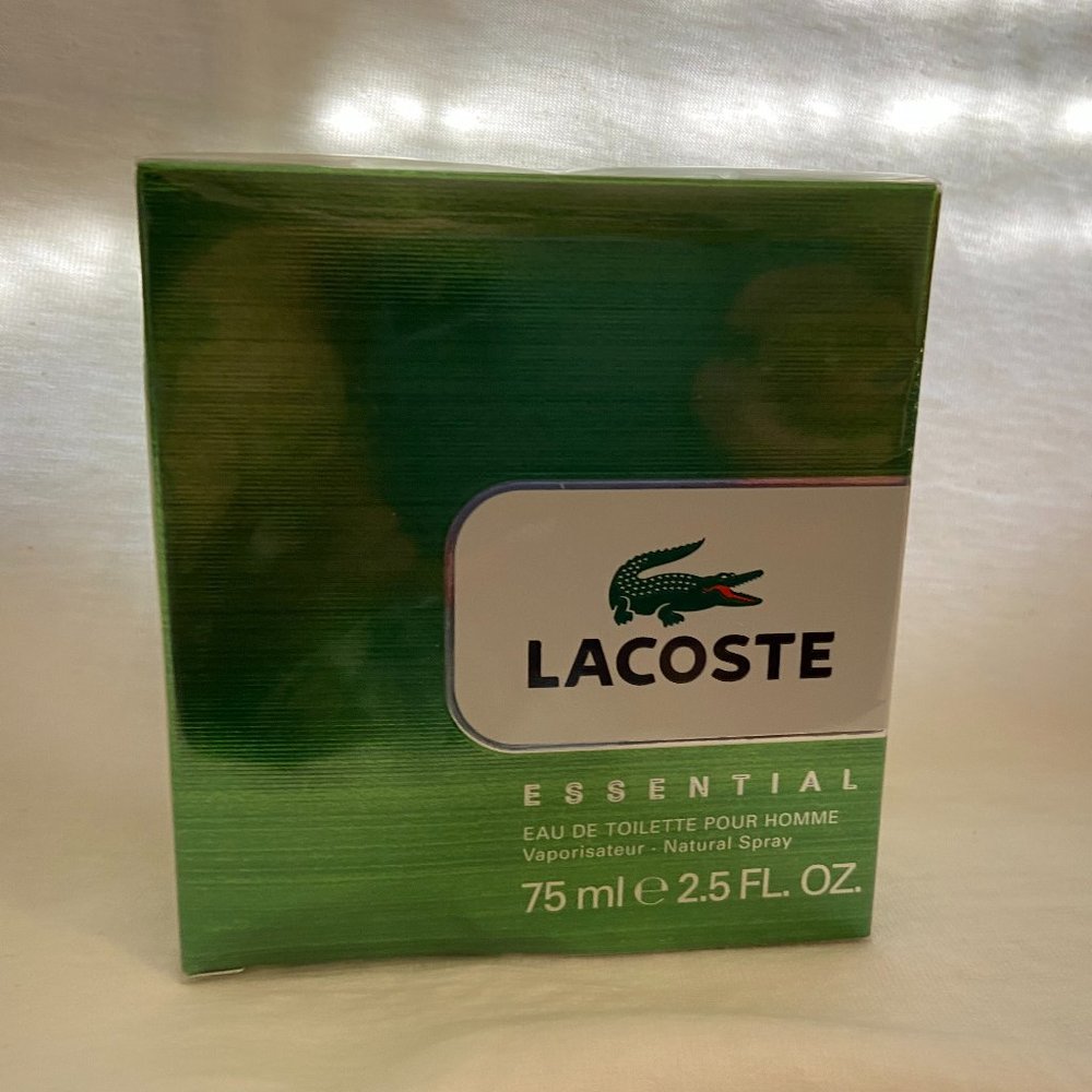 Lacoste Essential